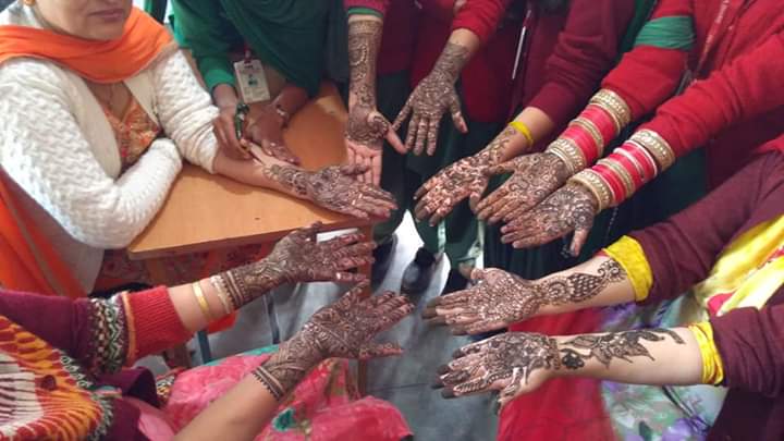 Mehndi pratiyogita